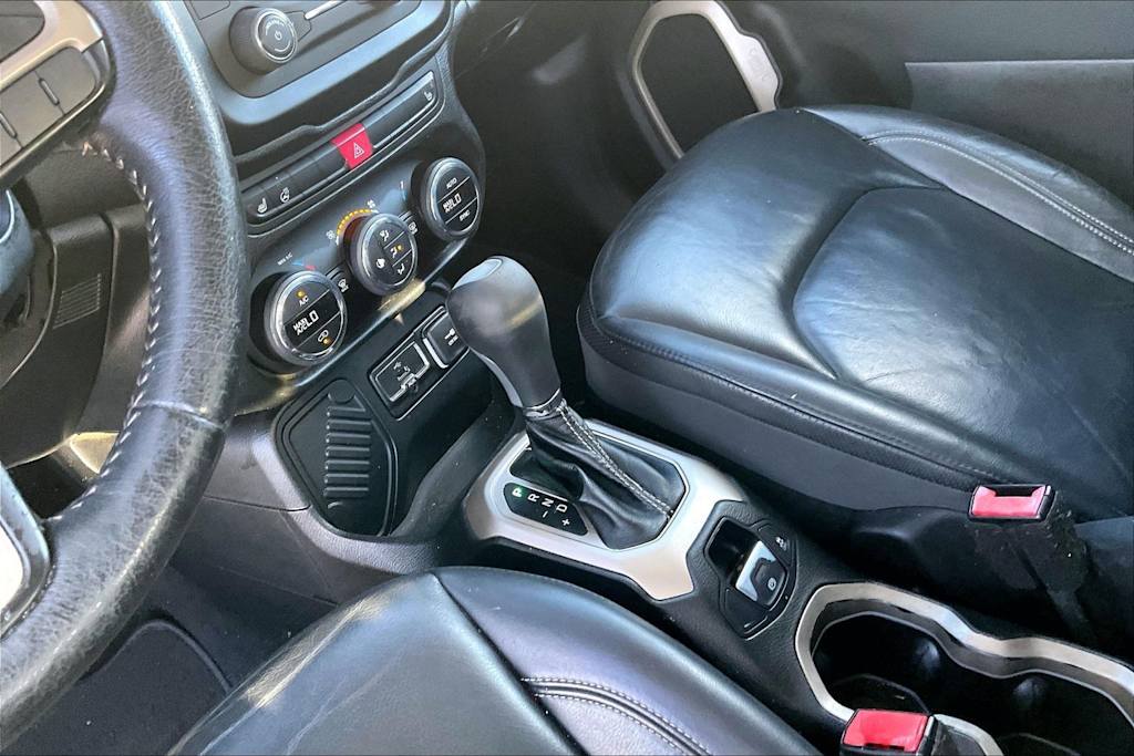 Thumbnail: 2016 Jeep Renegade - 14