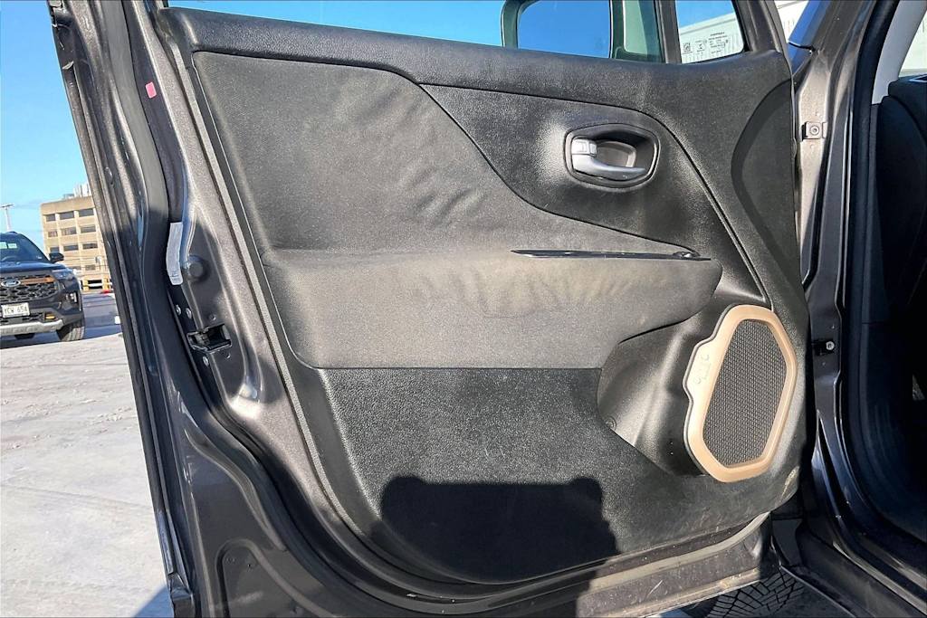Thumbnail: 2016 Jeep Renegade - 27