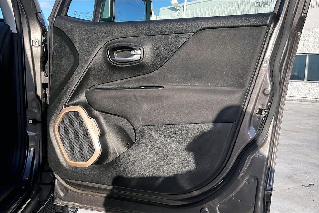 Thumbnail: 2016 Jeep Renegade - 28