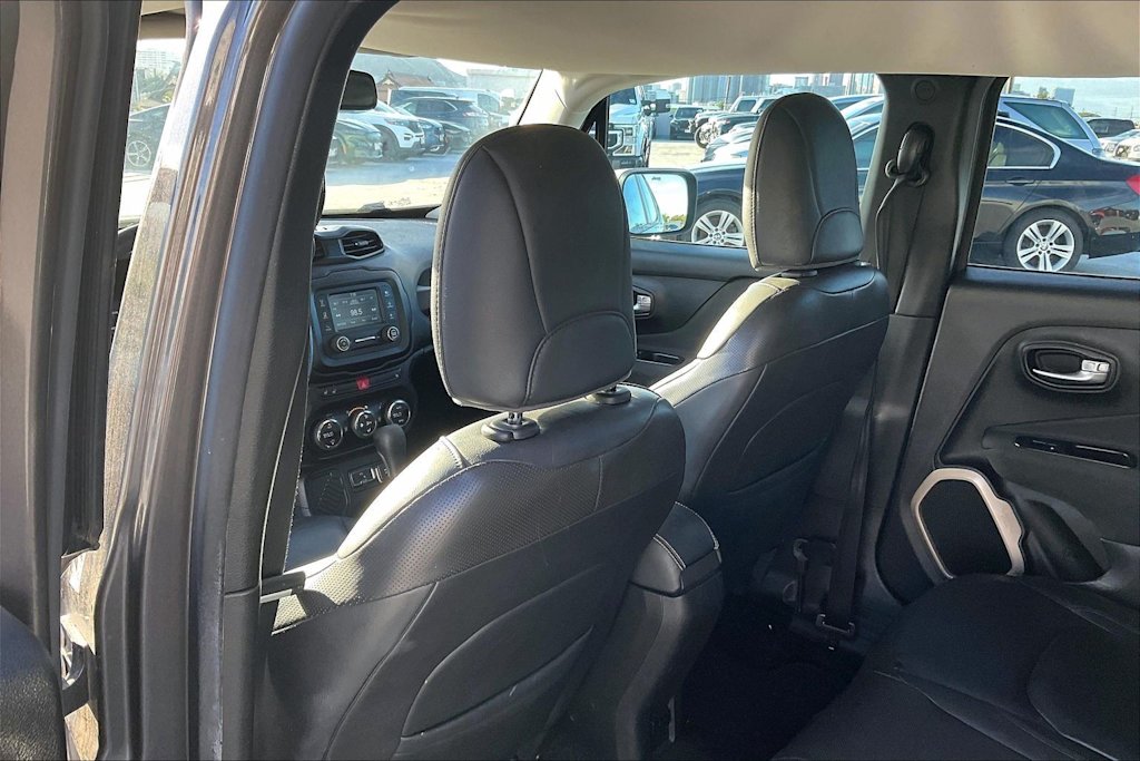 Thumbnail: 2016 Jeep Renegade - 19