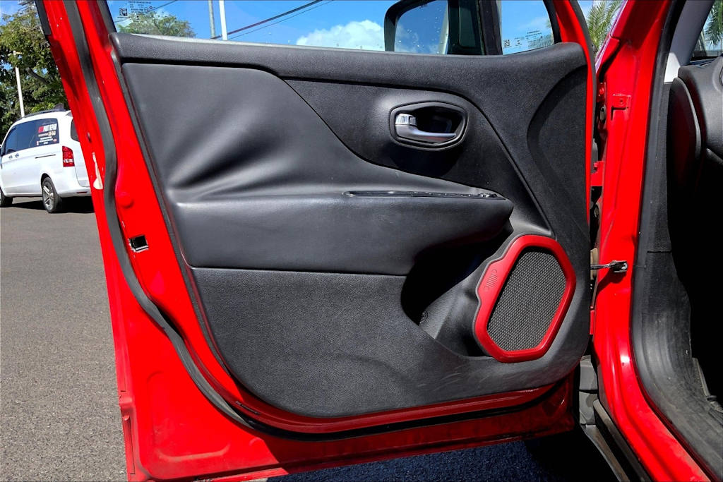 Thumbnail: 2017 Jeep Renegade - 28