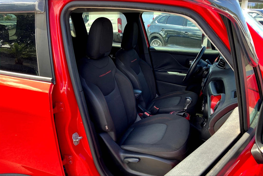 Thumbnail: 2017 Jeep Renegade - 21