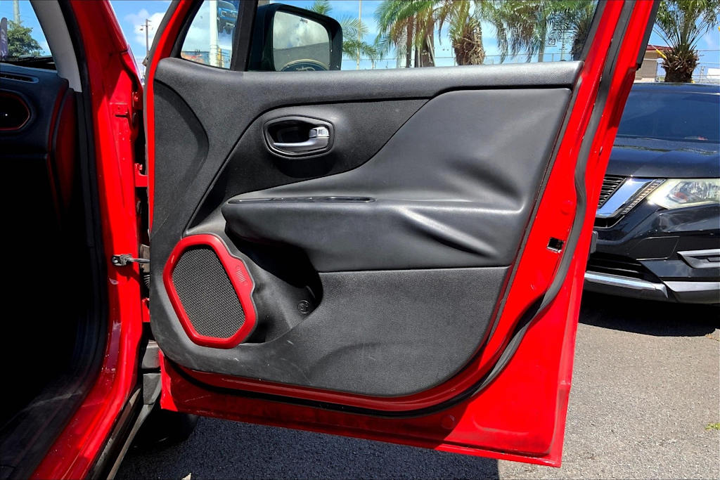 Thumbnail: 2017 Jeep Renegade - 29