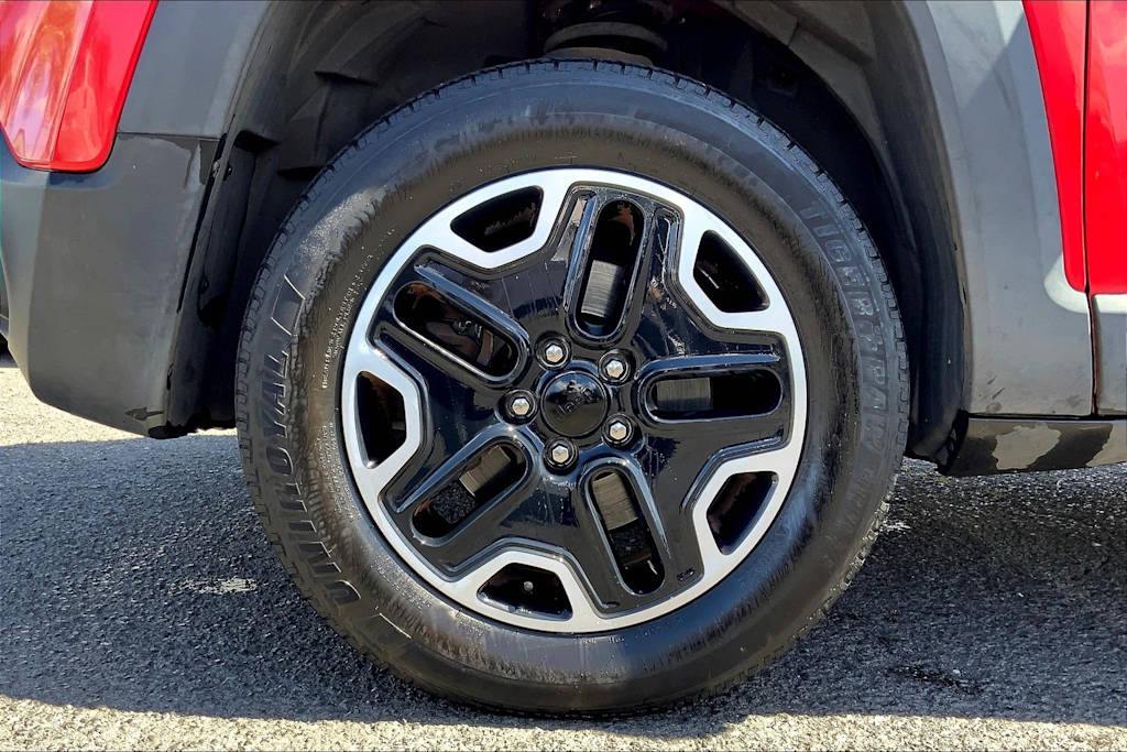 Thumbnail: 2017 Jeep Renegade - 8