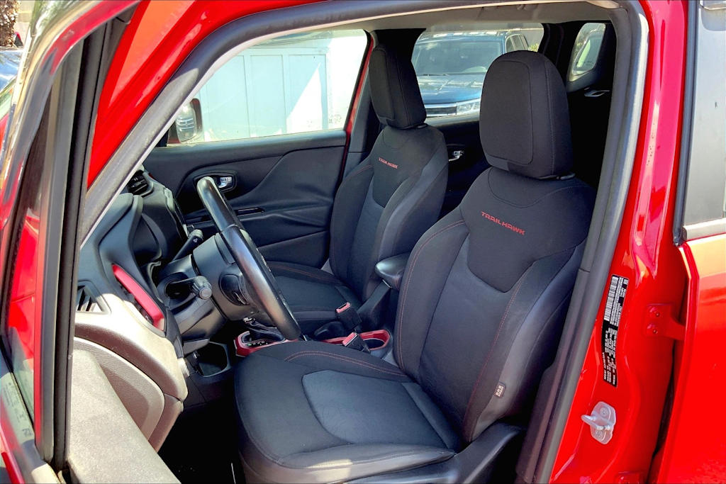 Thumbnail: 2017 Jeep Renegade - 11