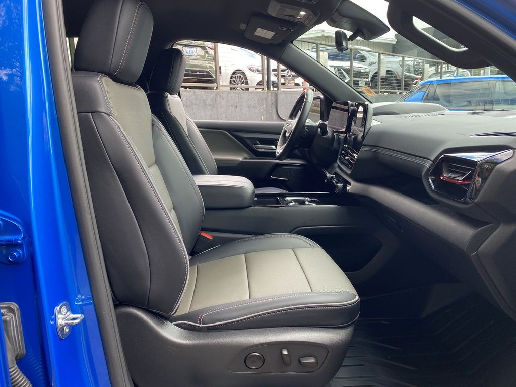 Thumbnail: 2026 Chevrolet Silverado EV - 10