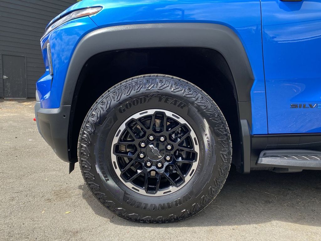 Thumbnail: 2026 Chevrolet Silverado EV - 7