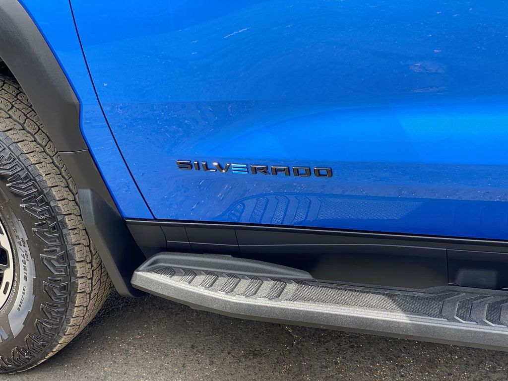Thumbnail: 2026 Chevrolet Silverado EV - 6