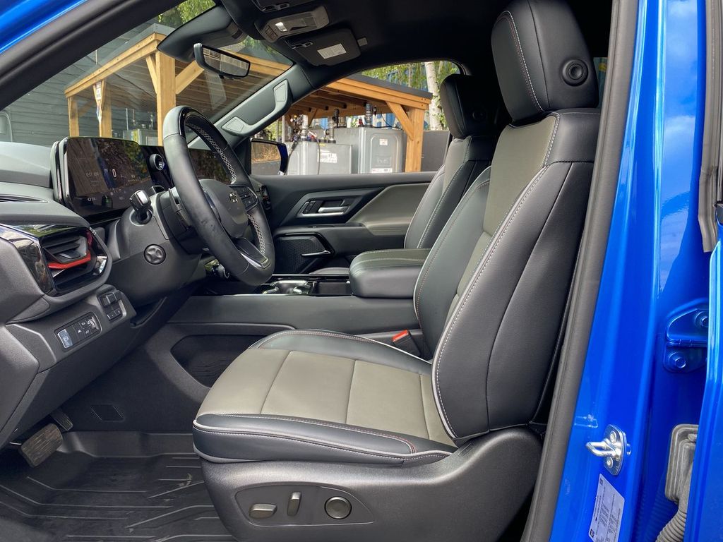 Thumbnail: 2026 Chevrolet Silverado EV - 9