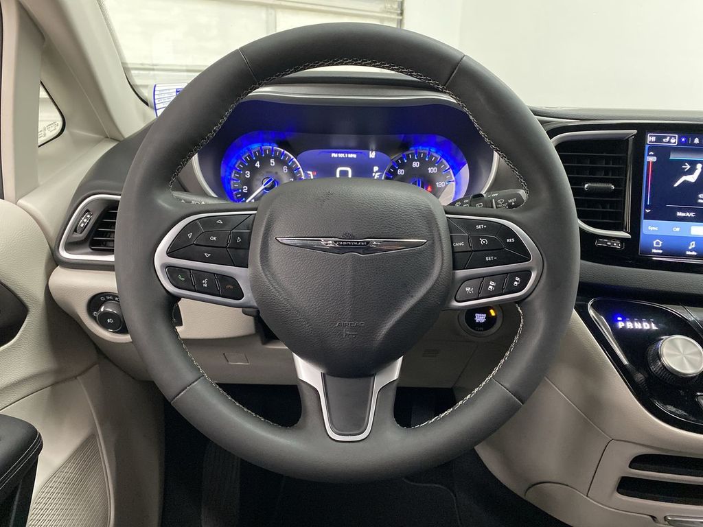 Thumbnail: 2024 Chrysler Pacifica - 13