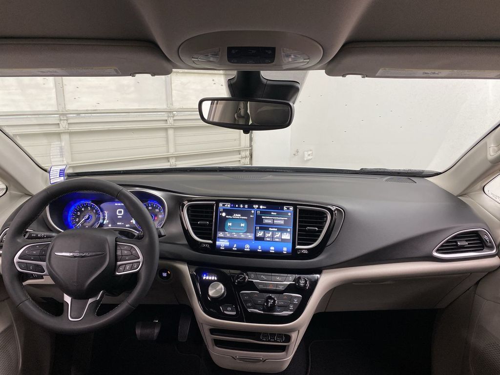 Thumbnail: 2024 Chrysler Pacifica - 9