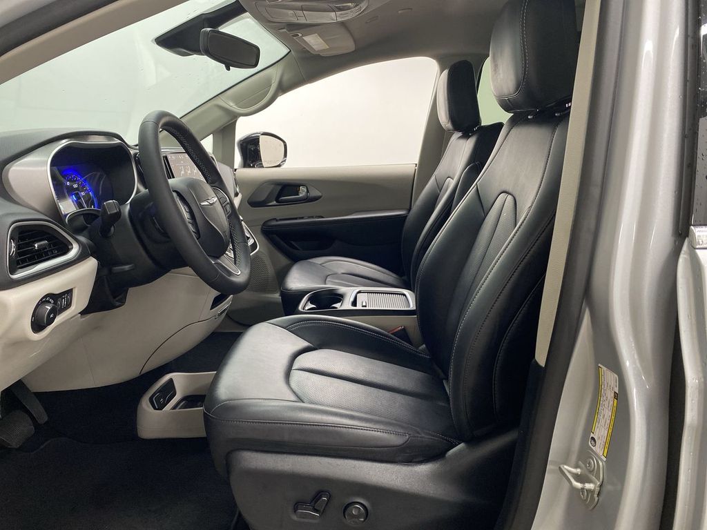 Thumbnail: 2024 Chrysler Pacifica - 10