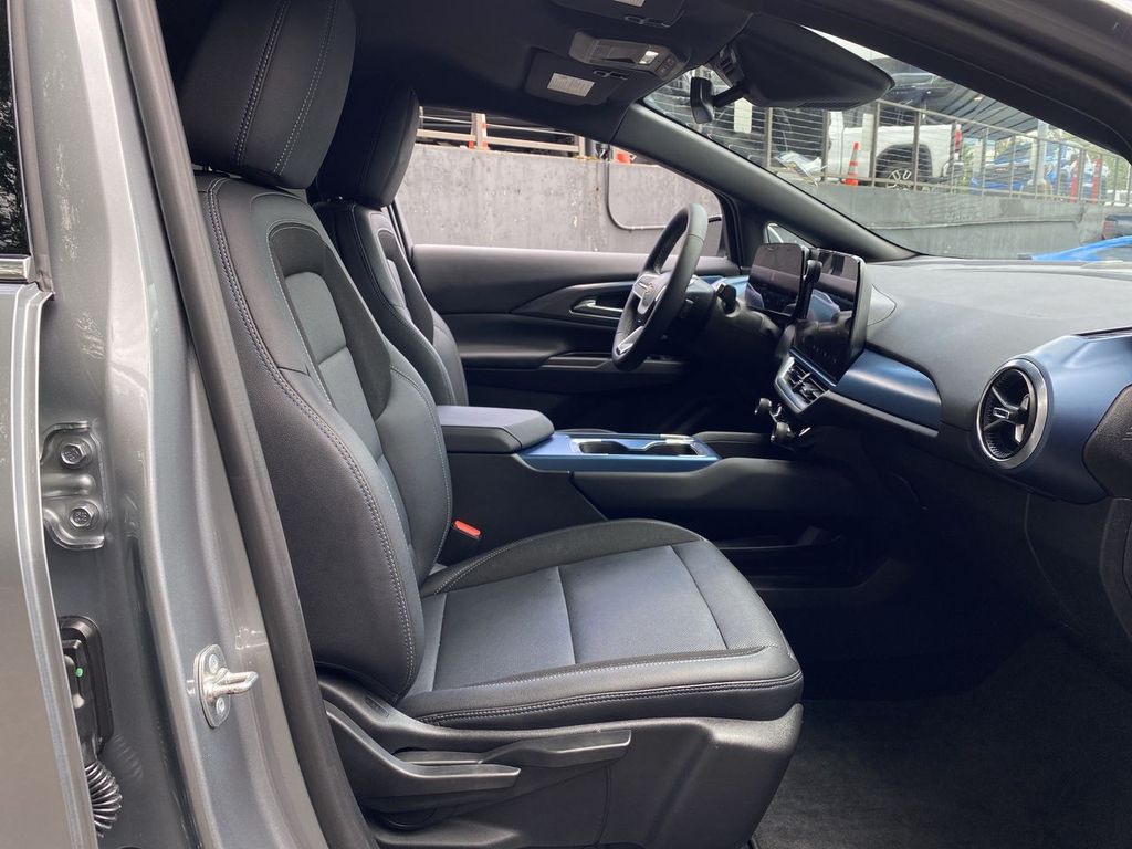 Thumbnail: 2024 Chevrolet Equinox - 24
