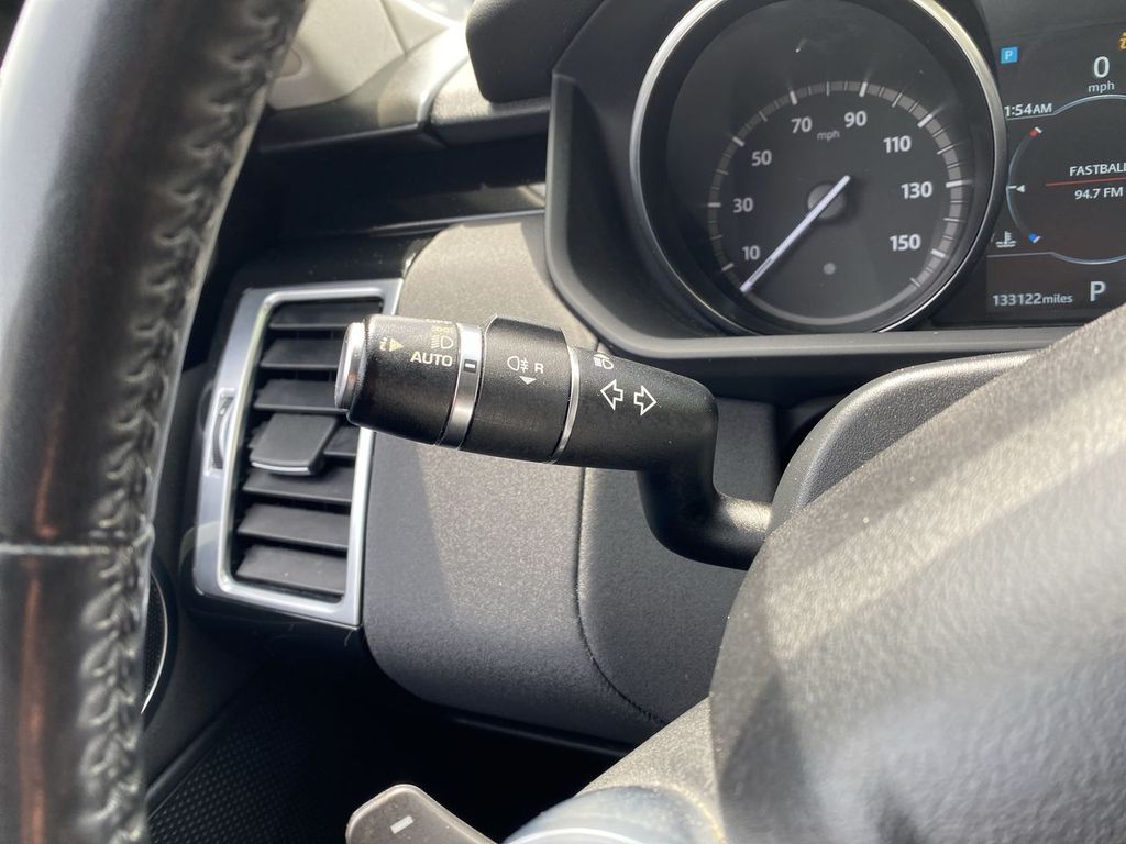 Thumbnail: 2019 Land Rover Discovery - 31