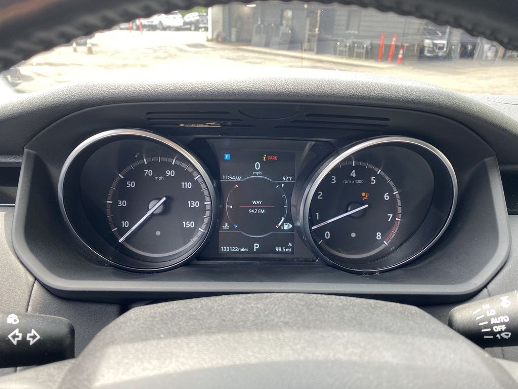 Thumbnail: 2019 Land Rover Discovery - 16