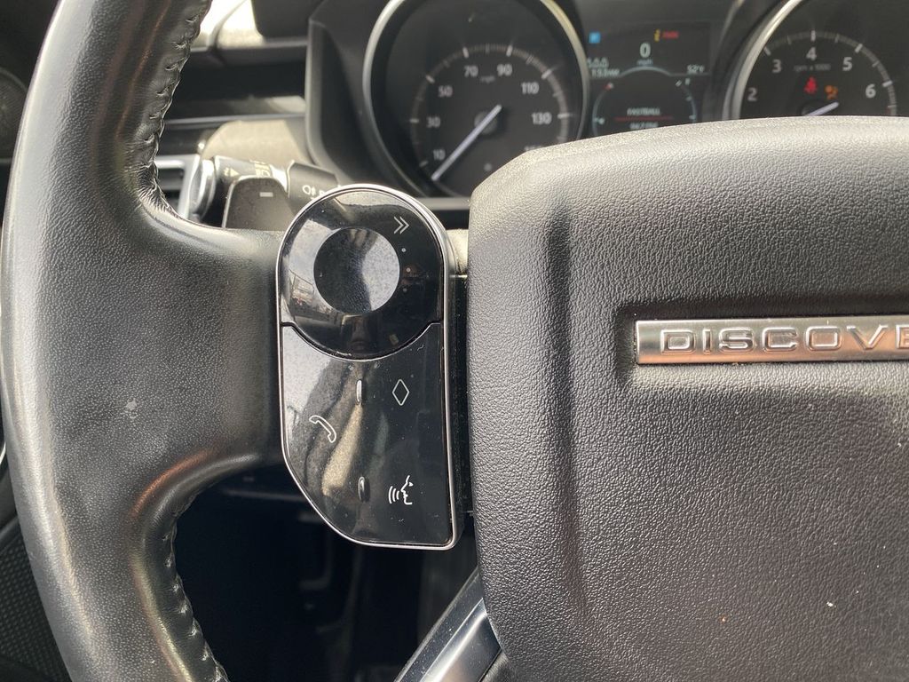 Thumbnail: 2019 Land Rover Discovery - 28