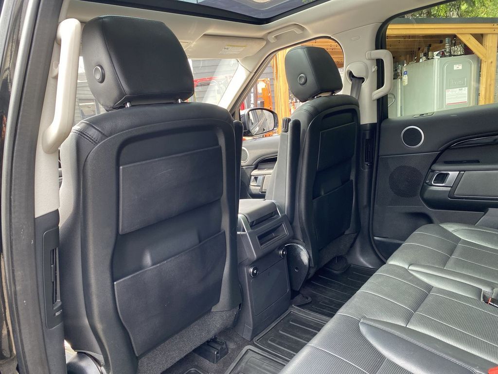 Thumbnail: 2019 Land Rover Discovery - 12
