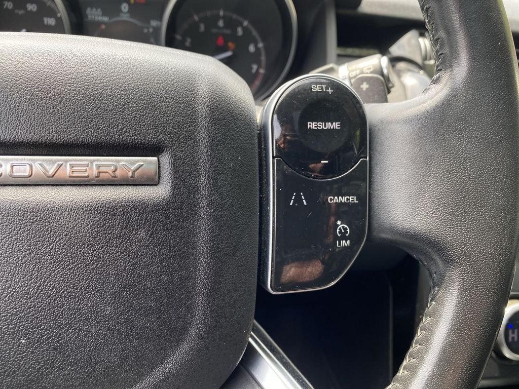 Thumbnail: 2019 Land Rover Discovery - 29