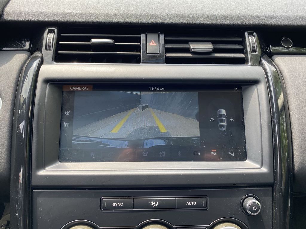 Thumbnail: 2019 Land Rover Discovery - 32
