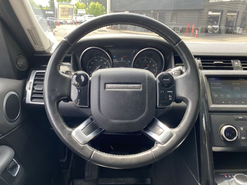 Thumbnail: 2019 Land Rover Discovery - 13
