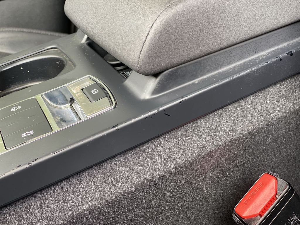Thumbnail: 2019 Land Rover Discovery - 35