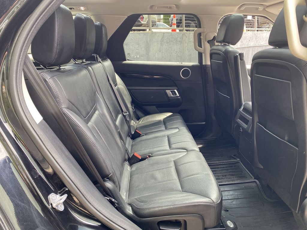 Thumbnail: 2019 Land Rover Discovery - 27