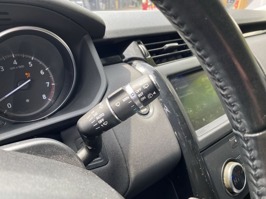 Thumbnail: 2019 Land Rover Discovery - 30