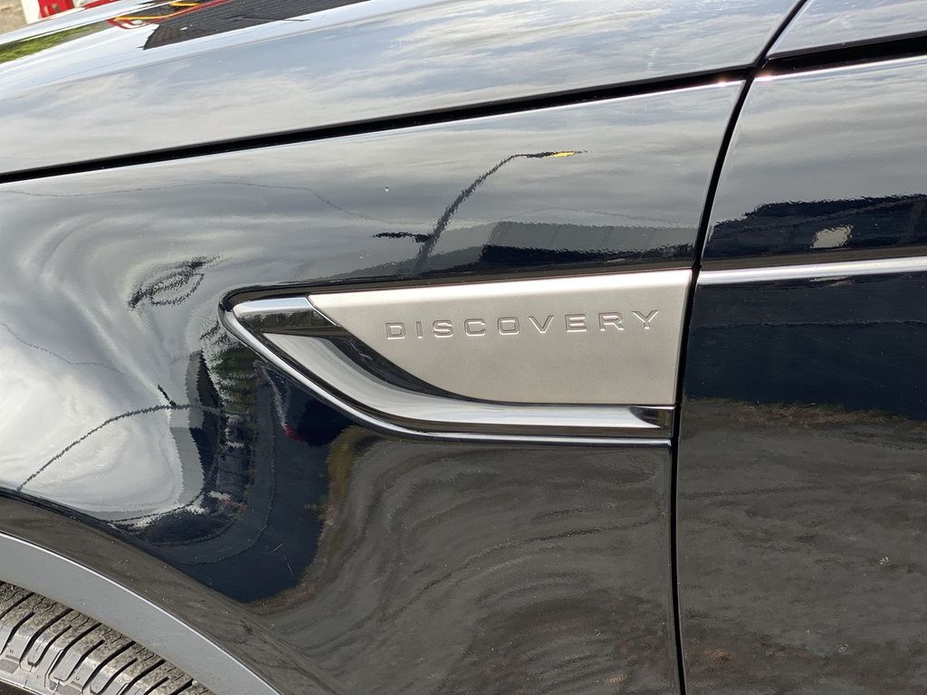 Thumbnail: 2019 Land Rover Discovery - 24