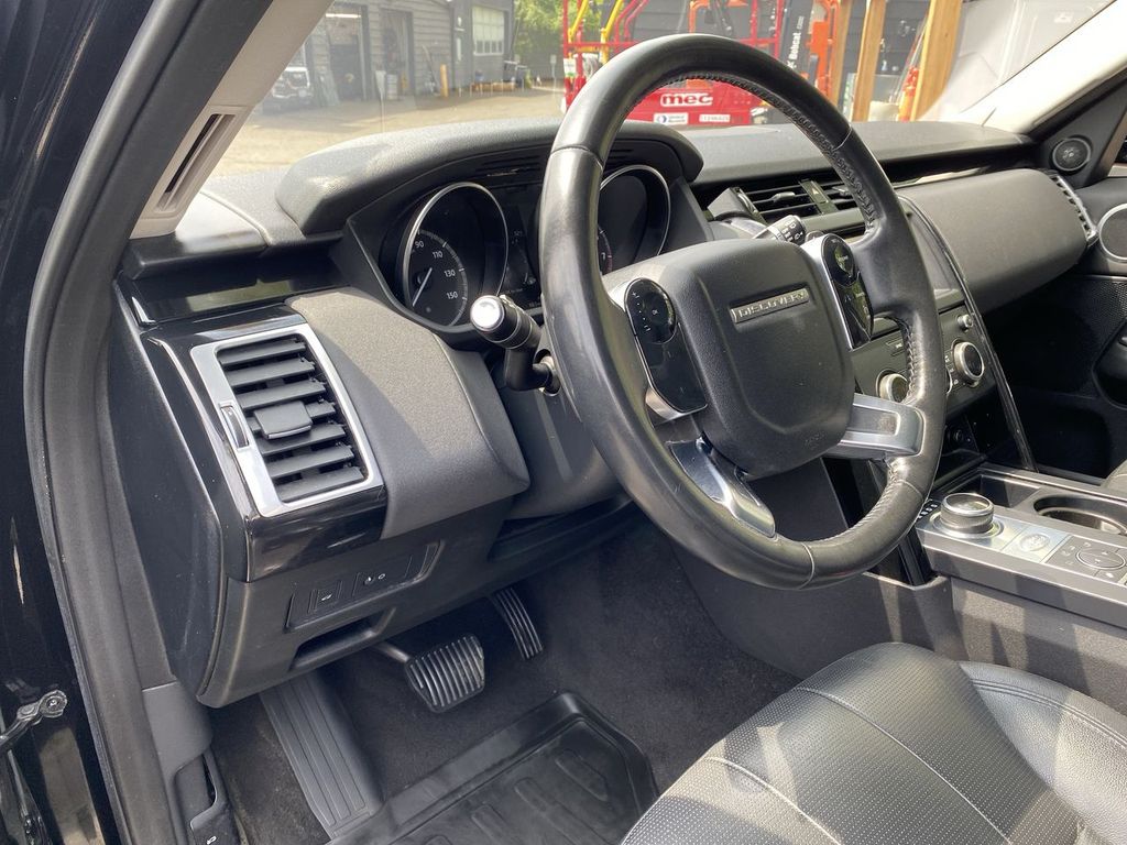 Thumbnail: 2019 Land Rover Discovery - 2