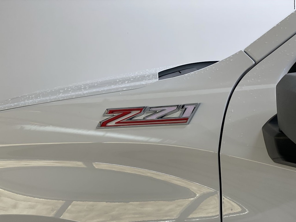 Thumbnail: 2021 Chevrolet Silverado 1500 - 21