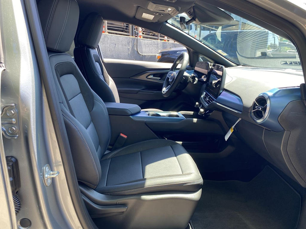 Thumbnail: 2026 Chevrolet Equinox - 23