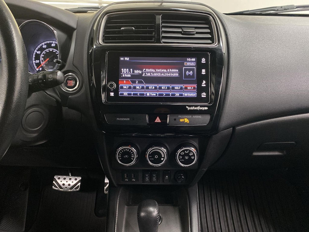 Thumbnail: 2018 Mitsubishi Outlander Sport - 14
