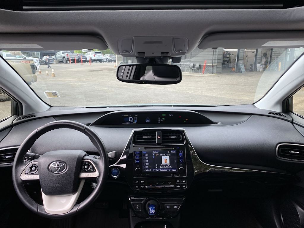 Thumbnail: 2016 Toyota Prius - 10