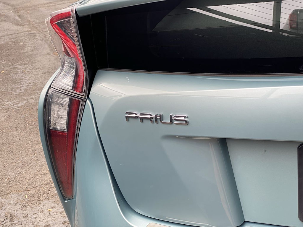 Thumbnail: 2016 Toyota Prius - 7