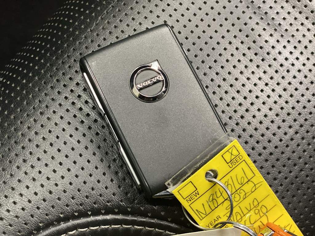 Thumbnail: 2022 Volvo XC90 - 32