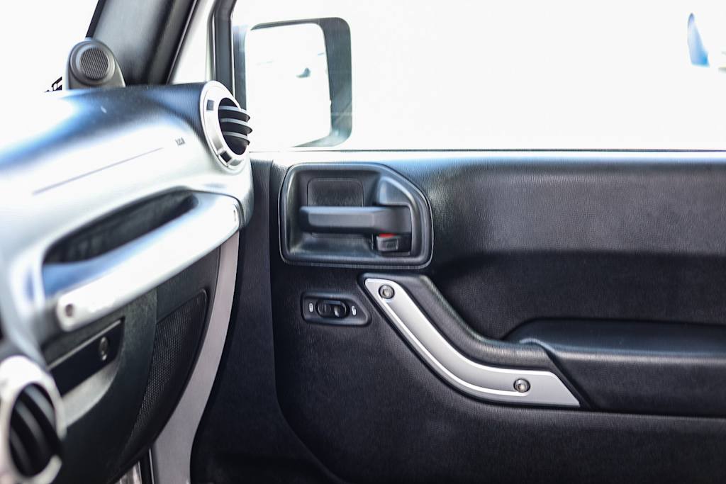 Thumbnail: 2012 Jeep Wrangler - 13