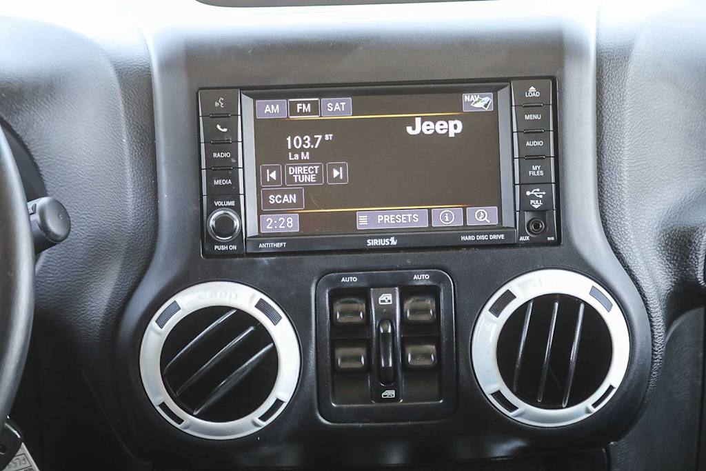 Thumbnail: 2015 Jeep Wrangler - 13