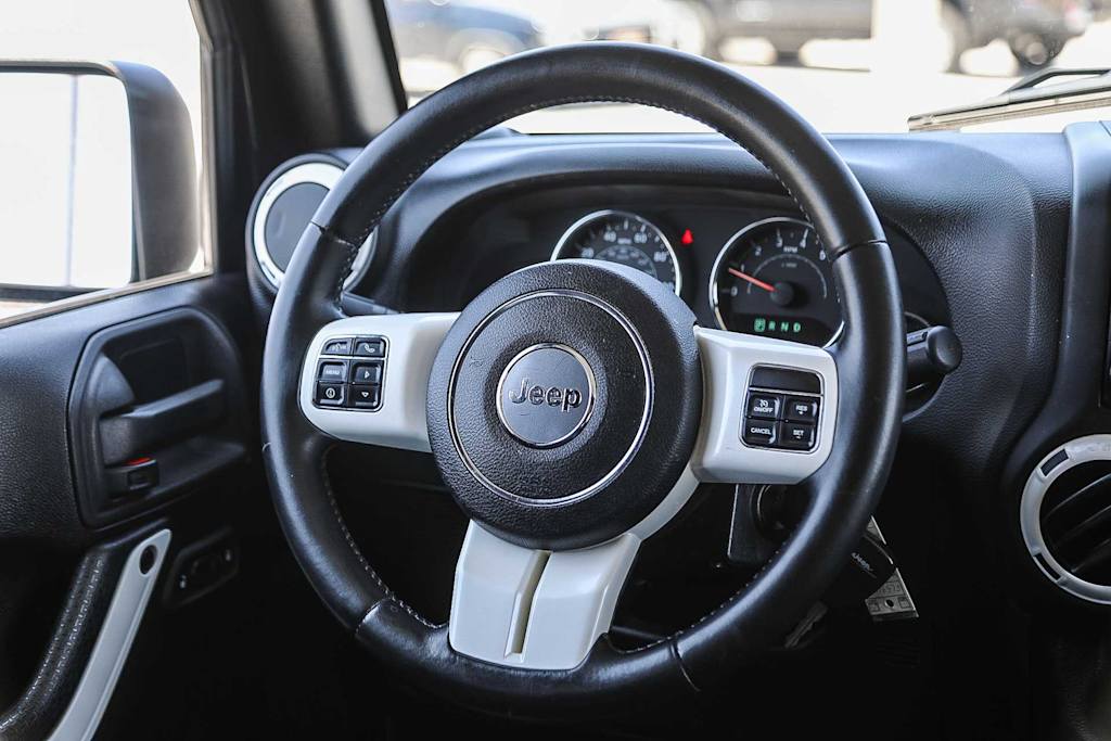 Thumbnail: 2015 Jeep Wrangler - 12