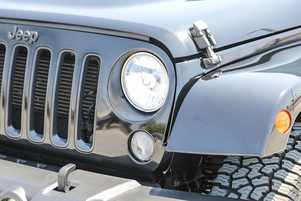 Thumbnail: 2015 Jeep Wrangler - 20
