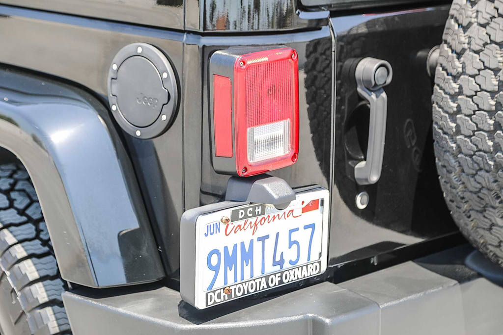 Thumbnail: 2015 Jeep Wrangler - 17