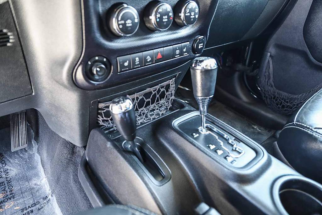 Thumbnail: 2015 Jeep Wrangler - 14