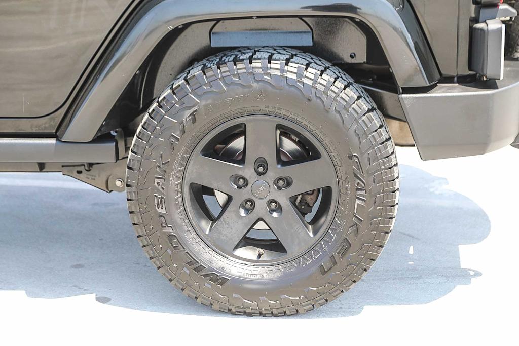 Thumbnail: 2015 Jeep Wrangler - 21