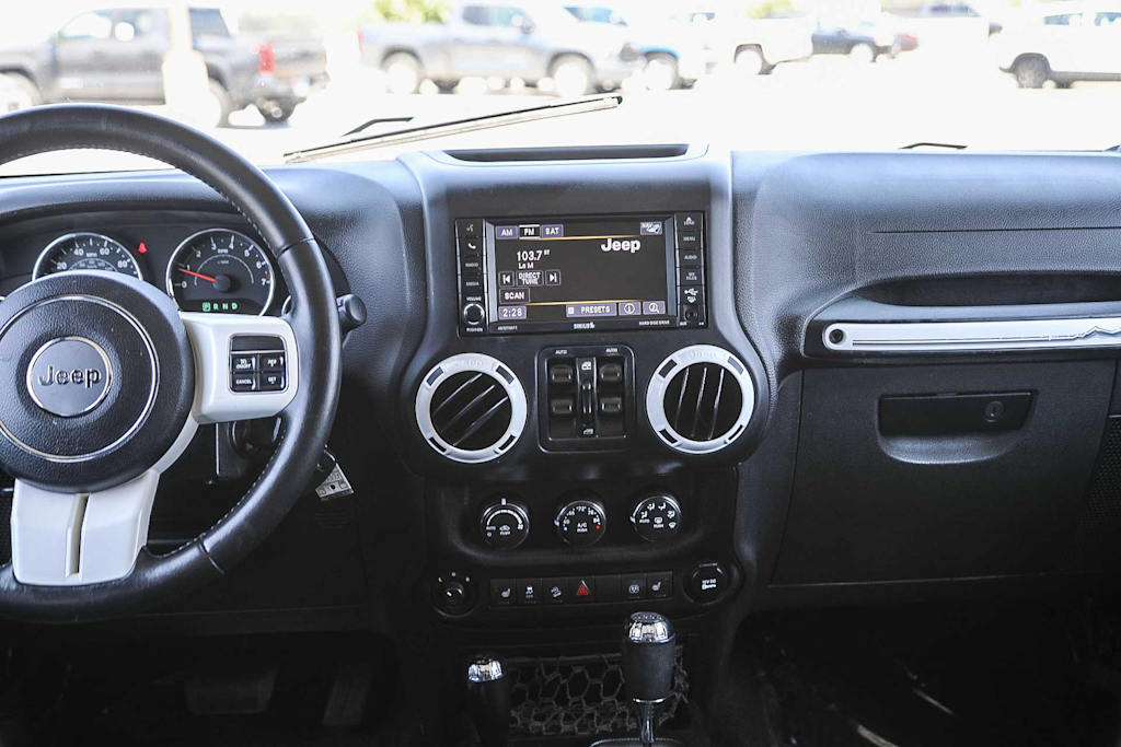 Thumbnail: 2015 Jeep Wrangler - 8