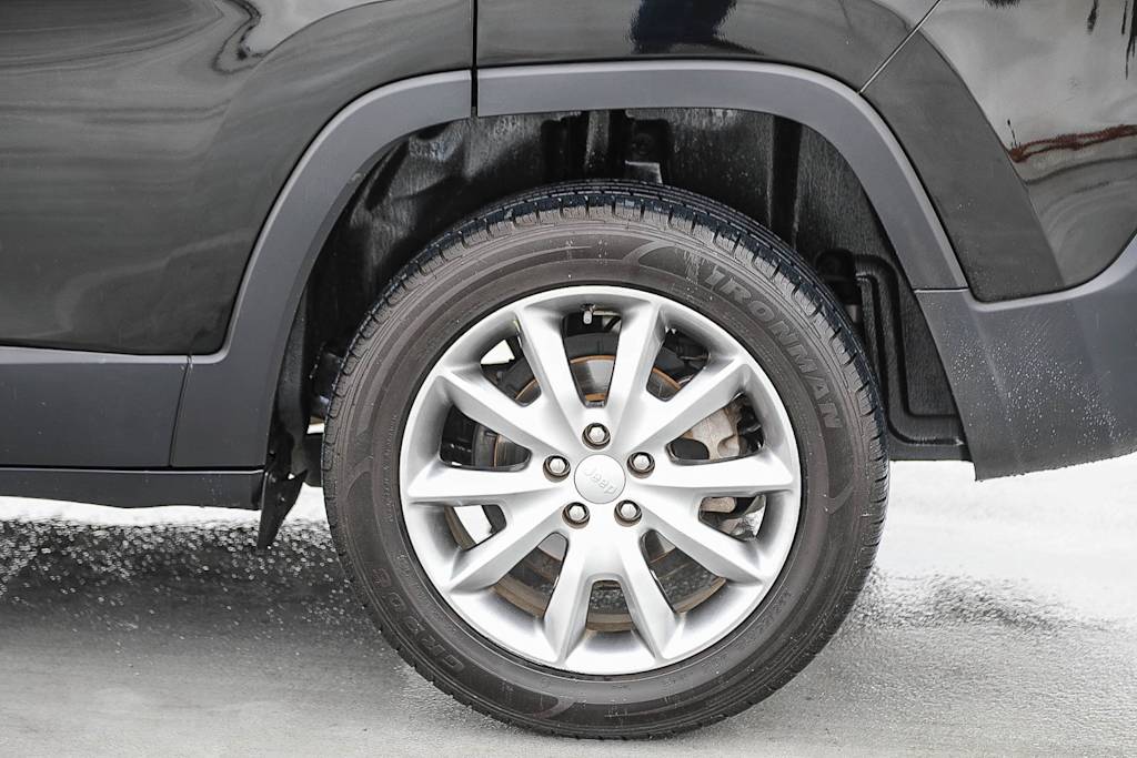 Thumbnail: 2018 Jeep Cherokee - 21