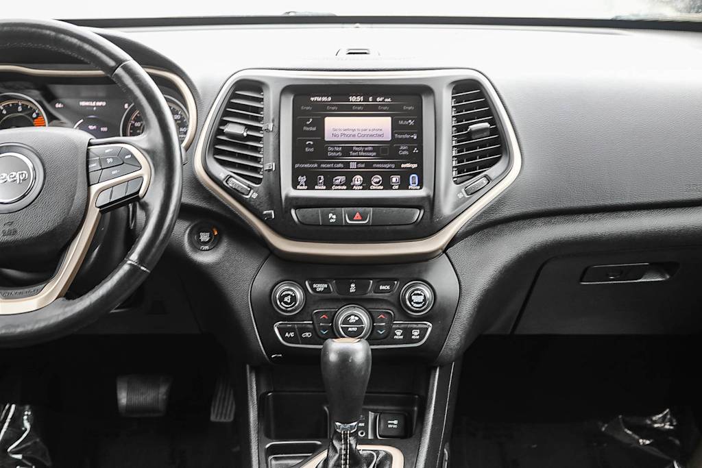 Thumbnail: 2018 Jeep Cherokee - 8