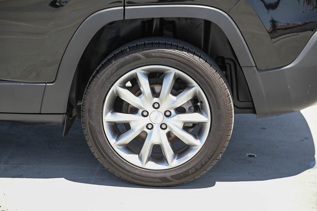 Thumbnail: 2018 Jeep Cherokee - 21