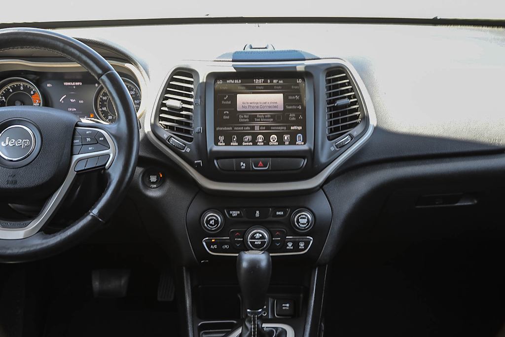 Thumbnail: 2018 Jeep Cherokee - 8
