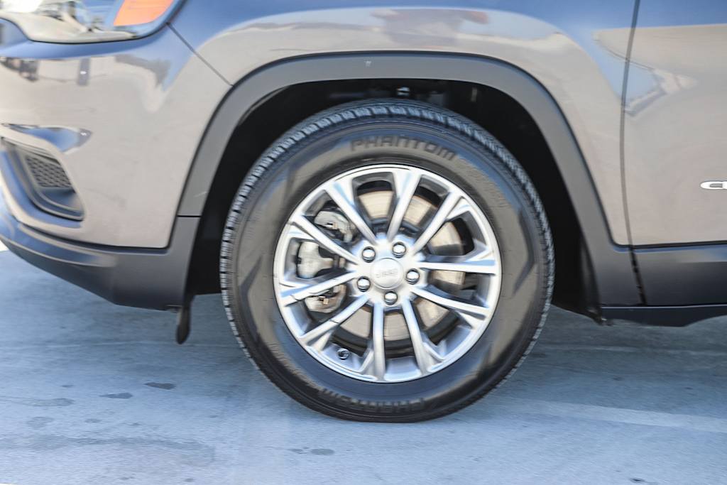Thumbnail: 2021 Jeep Cherokee - 6