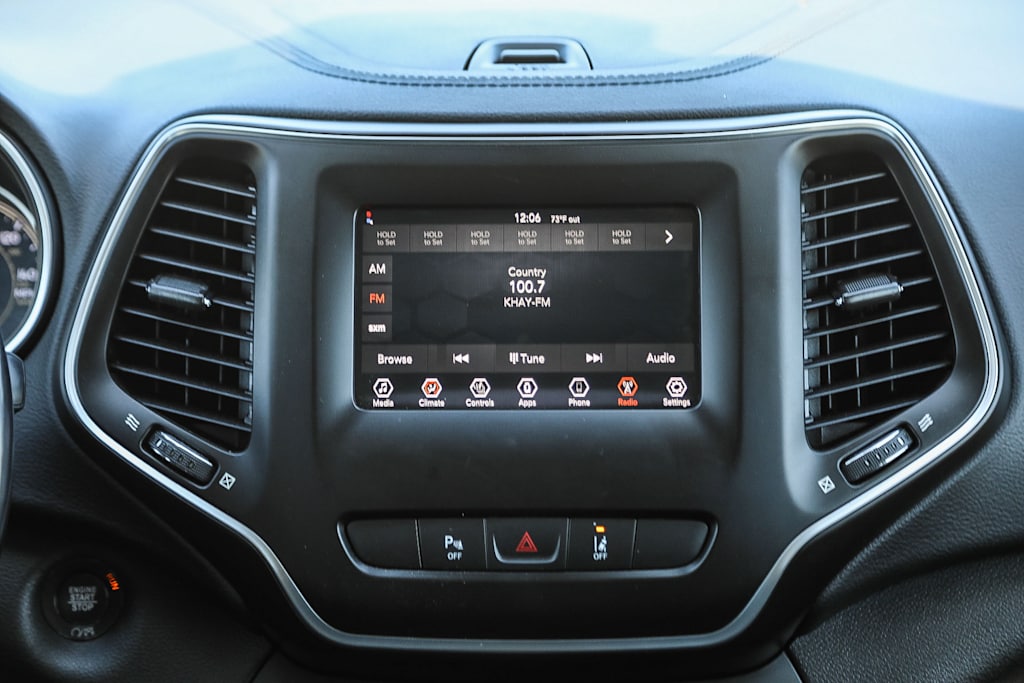 Thumbnail: 2021 Jeep Cherokee - 12