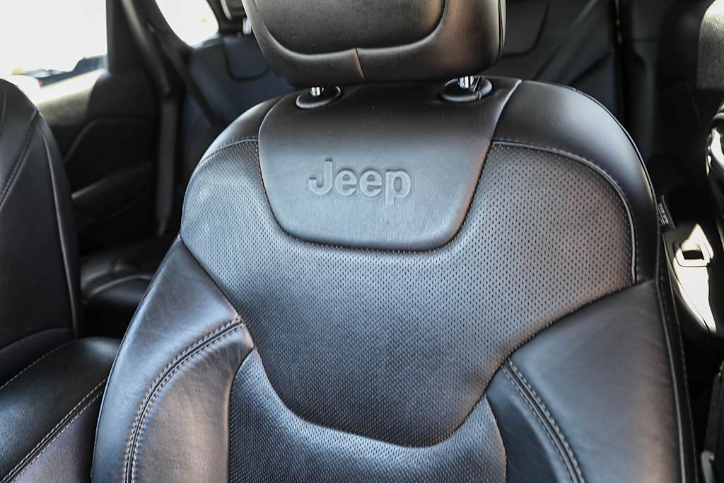Thumbnail: 2021 Jeep Cherokee - 24